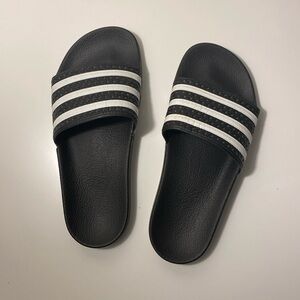 Adidas Adilette Black Comfort Shower Slides men’s Size 7/women’s size 8